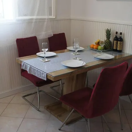 Mala Venecija House *